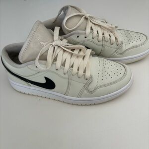 Wmns Air Jordan 1 Low 'Coconut Milk'. Size 7.5. Sku DC0774 121.